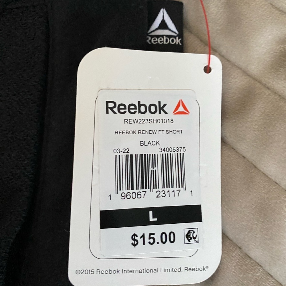 Reebok Relaxed Short NWT - Picture 4 of 7